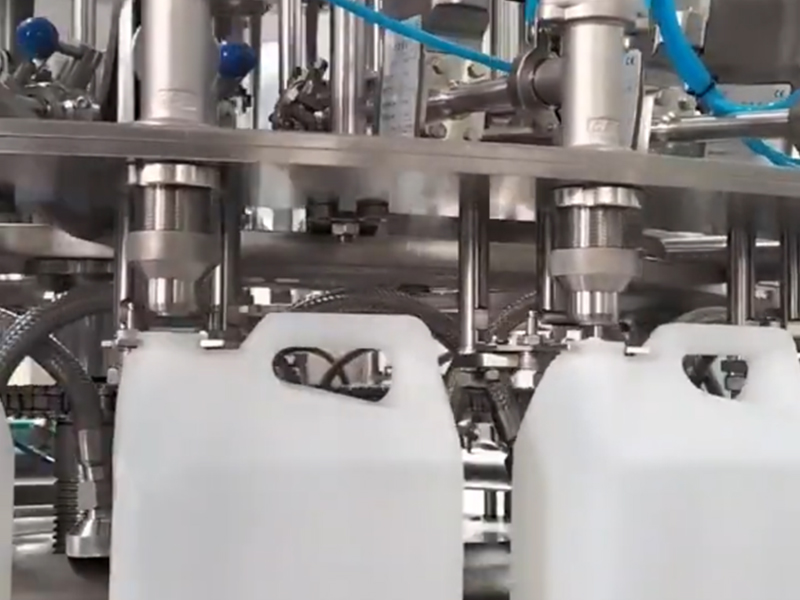 瓶装液体灌装机：现代化生产线的核心设备